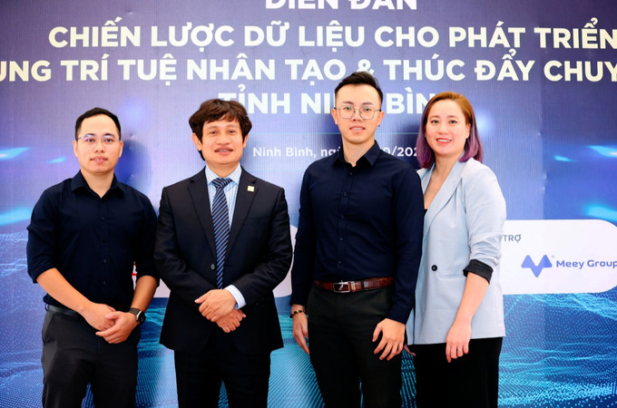 Chủ tịch Hoàng Mai Chung (thứ 2 từ trái sang) và các chuyên gia của Meey Group tham dự diễn đàn.