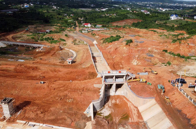 Dự án hồ chứa nước Đông Thanh có diện tích hơn 48ha, do UBND huyện Lâm Hà làm chủ đầu tư, khởi công năm 2022.