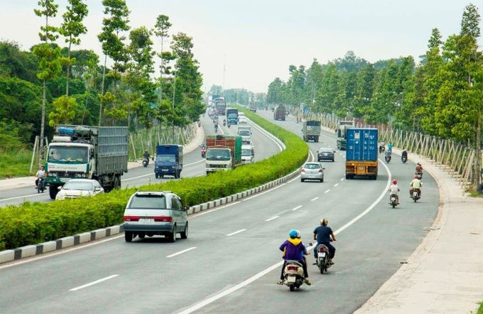 Đoạn đi qua địa bàn huyện Phú Giáo được đề xuất quy hoạch mở rộng hành lang hai bên để bố trí đường song hành của địa phương với tổng mặt cắt ngang 100m.