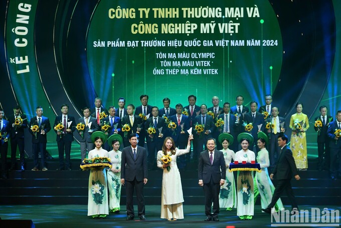 Doanh nghiệp được vinh danh Thương hiệu quốc gia Việt Nam năm 2024 (Ảnh: Báo Nhân Dân).