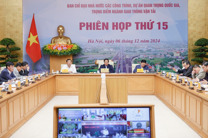 Thủ tướng Chính phủ Phạm Minh Chính chủ trì phiên họp lần thứ 15 Ban Chỉ đạo Nhà nước các công trình, dự án quan trọng quốc gia, trọng điểm ngành giao thông vận tải. (Ảnh: VGP/Nhật Bắc)