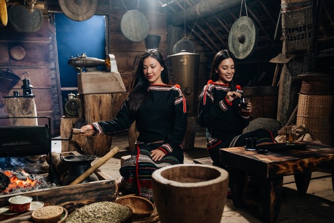 Vùng đất Buôn Ma Thuột với sự khác biệt, đặc biệt về địa lý, văn hóa cùng tình yêu cà phê của con người nơi đây đã tạo nên hương vị hạt cà phê Robusta “ngon nhất thế giới”, “kiên cường và bền bỉ” cùng hệ sinh thái cà phê đa dạng, đặc sắc.