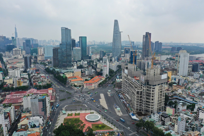 HoREA cho rằng, việc giá nhà tăng liên tục trong các năm qua là do nguồn cung dự án nhà ở thương mại quá ít dẫn đến nguồn cung sản phẩm nhà ở thương mại tiếp tục khan hiếm theo quy luật “cung - cầu”.