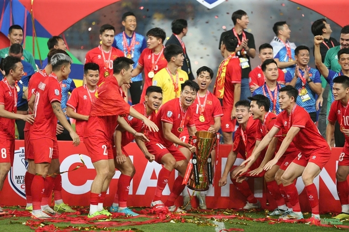 Đội tuyển bóng đá Việt Nam nhận số tiền thưởng khủng sau khi vô địch ASEAN Cup.