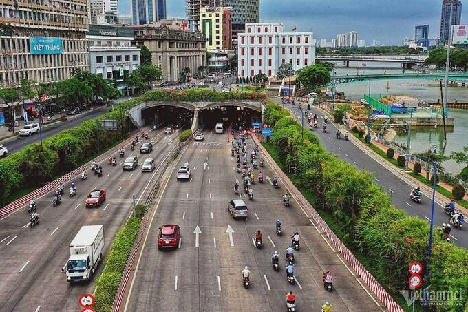 Giao thông tại Hầm Thủ Thiêm, Tp. Hồ Chí Minh.