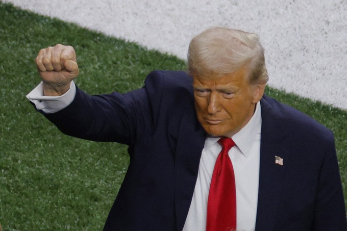 Tổng thống Mỹ Donald Trump dự trận đấu tranh Siêu cúp bóng bầu dục Mỹ (Super Bowl) ở New Orleans, Louisiana, hôm 9.2 ẢNH: REUTERS