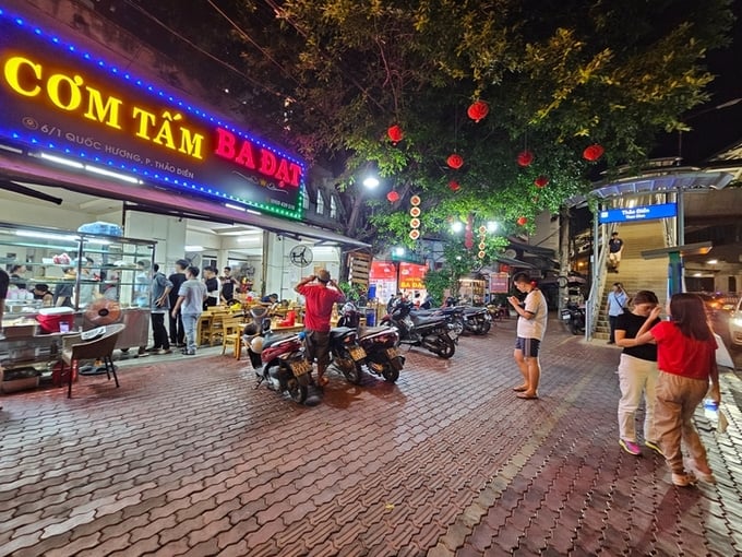 Nhiều hàng quán ở Tp.HCM ăn nên làm ra tuyến Metro số 1.