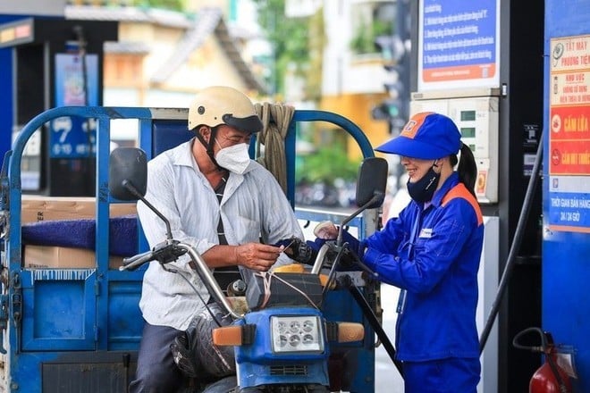 Giá xăng ngày mai có thể giảm tới gần 2.000 đồng/lít?