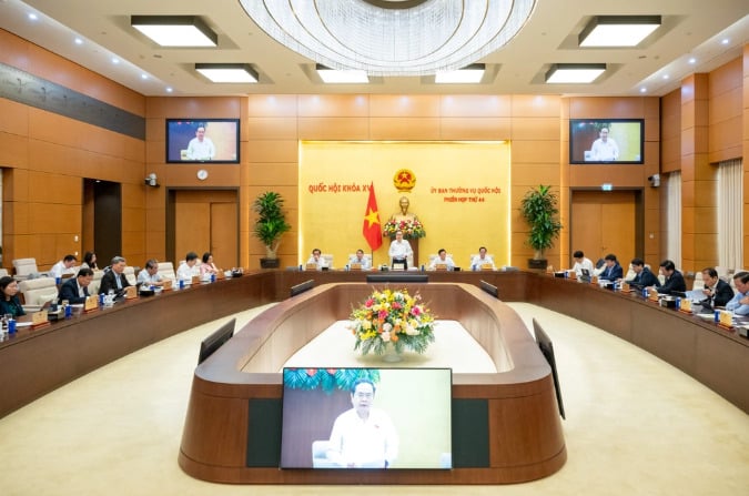 Toàn cảnh phiên họp thứ 44 của Ủy ban Thường vụ Quốc hội (Ảnh: Dân trí).