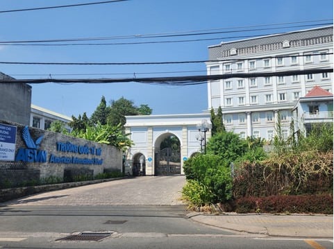 Hàng nghìn phụ huynh sập bẫy “học miễn phí” – Chủ tịch AISVN bị bắt vì vỡ nợ 3.200 tỷ.