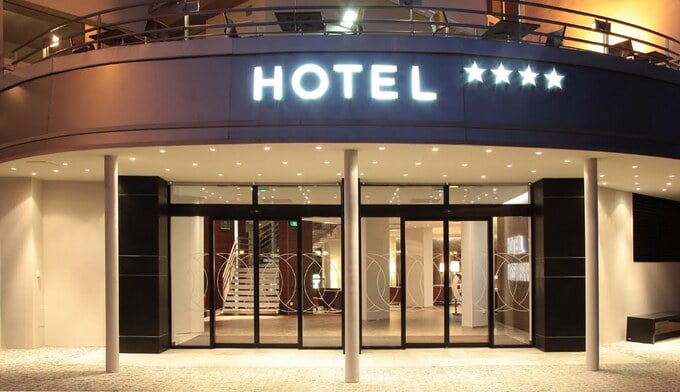 Xử phạt hai khách sạn Saigon Premium Hotel và Eliot Hotel Tp.HCM vì vi phạm kinh doanh.
