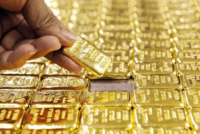 Giá vàng thế giới tiếp tục giảm, trong nước đứng im.