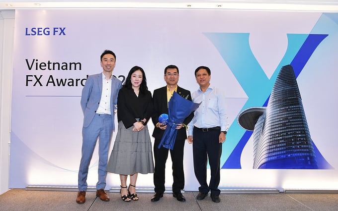 Với những hoạt động tích cực trên thị trường ngoại hối năm 2024, BAC A BANK nhận giải thưởng Top 5 Matching Volume Traded tại buổi Lễ trao giải Vietnam FX Matching.