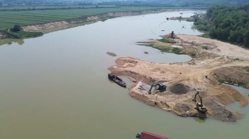 Hoạt động khai thác cát, sỏi trên địa bàn xảy ra nhiều vi phạm.
