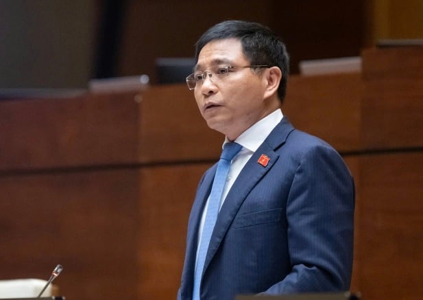 Bộ trưởng Bộ Tài chính Nguyễn Văn Thắng giải trình tại phiên thảo luận dự thảo Luật Thuế tiêu thụ đặc biệt (sửa đổi), ngày 9/5. Ảnh: Trung tâm báo chí Quốc hội.