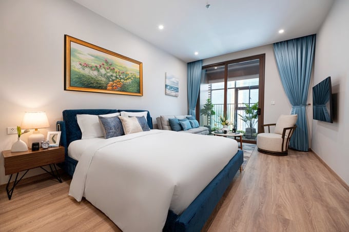 Bên trong căn hộ studio mẫu với thiết kế hiện đại, ấm cúng. Ảnh Hoàng Anh