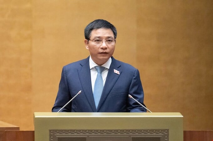 Bộ trưởng Bộ Tài chính Nguyễn Văn Thắng trình Báo cá Dự án Nghị quyết của Quốc hội về miễn thuế sử dụng đất nông nghiệp.