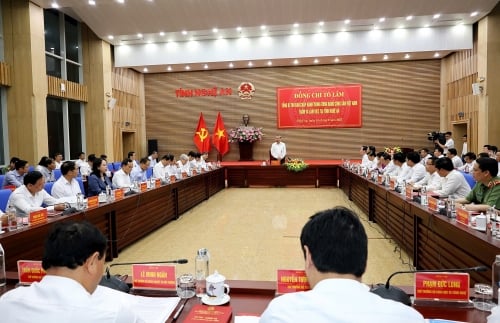 Quang cảnh buổi làm việc.