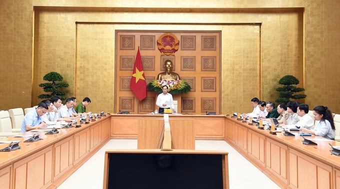 Phó Thủ tướng Bùi Thanh Sơn chủ trì Phiên họp thứ nhất Tổ công tác của Thủ tướng Chính phủ về cao điểm đấu tranh, ngăn chặn, đẩy lùi tội phạm buôn lậu, gian lận thương mại, hàng giả - Ảnh: VGP/Hải Minh
