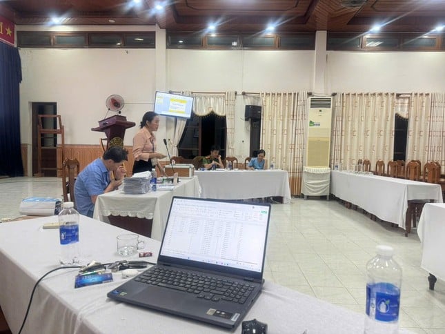 Cuộc đấu giá với 200 vòng đấu căng thẳng suốt 20 tiếng đồng hồ