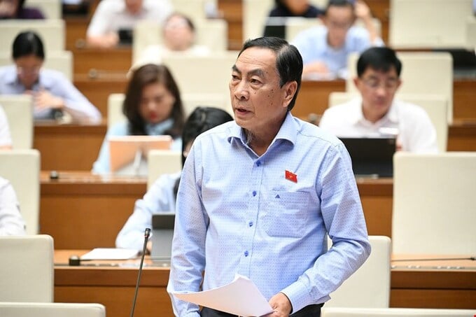 Đại biểu Phạm Văn Hòa.
