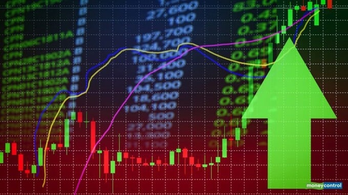 VN-Index vượt mốc 1.340 điểm nhờ lực đẩy từ loạt cổ phiếu trụ.