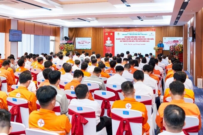Toàn cảnh Hội nghị điển hình tiên tiến và biểu dương người lao động ngành Điện tiêu biểu của EVNGENCO3