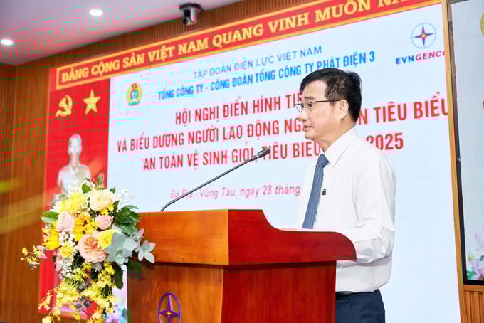 Ông Lê Văn Danh - Phó Bí thư Đảng ủy, Tổng Giám đốc Tổng Công ty phát biểu chào mừng tại Hội nghị