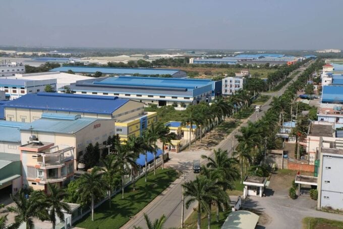 Chi cục Thuế khu vực XVII đã thực hiện cưỡng chế thuế bằng biện pháp ngừng sử dụng hóa đơn đối với 5 doanh nghiệp trên địa bàn tỉnh Long An do chưa thực hiện nghĩa vụ nộp thuế.