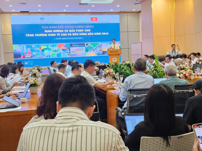 Ngày 03/6, Đại học Kinh tế Quốc dân phối hợp với Ban Chính sách, Chiến lược Trung ương tổ chức Tọa đàm đối thoại chính sách với chủ đề: “Định hướng và Giải pháp cho Tăng trưởng kinh tế cao và bền vững đến năm 2045”.