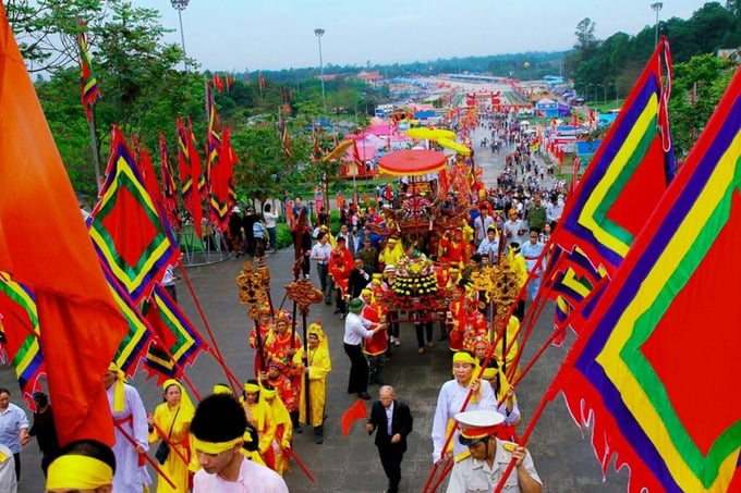 Người dân cả nước về với Phú Thọ nhân dịp Giỗ Tổ Hùng Vương mỗi năm.