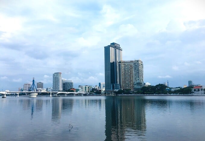 Tòa nhà M Landmark có vị trí gần cầu quay sông Hàn