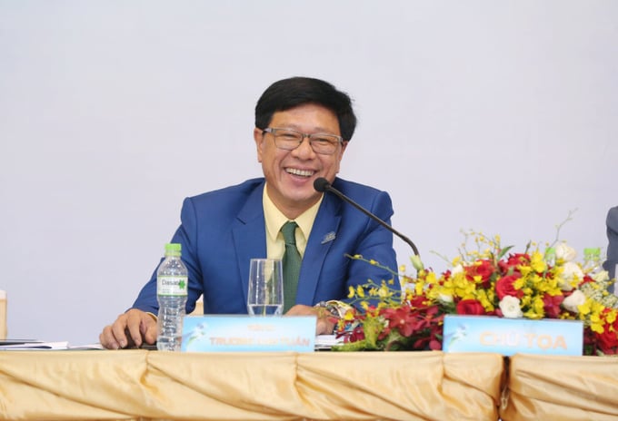 Ông Trương Anh Tuấn, Chủ tịch HĐQT Địa ốc Hoàng Quân mua 25 triệu cổ phiếu HQC để nâng sở hữu vốn điều lệ.