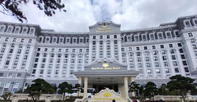 Công ty Cổ phần Khải Vy chủ khách sạn Merperle Dalat Hotel bị cưỡng chế thuế gần 12 tỷ đồng.
