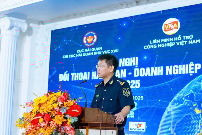 Chi cục trưởng Chi cục Hải quan khu vực XVII Nguyễn Trung Hải phát biểu.