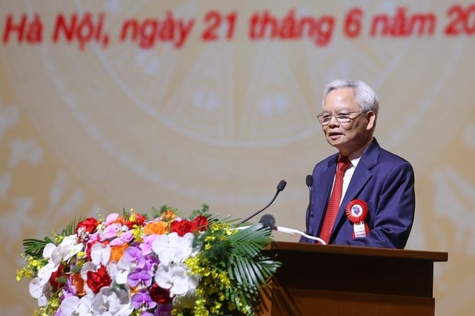 Nhà báo Tạ Ngọc Tấn, nguyên Tổng biên tập Tạp chí Cộng sản, nguyên Phó Chủ tịch Hội Nhà báo Việt Nam đại diện cho các nhà báo lão thành lên phát biểu - Ảnh: VGP/Nhật Bắc