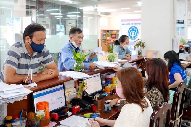 Thủ tướng yêu cầu chi trả chế độ cho cán bộ có quyết định nghỉ việc do sắp xếp chậm nhất vào 30/6.