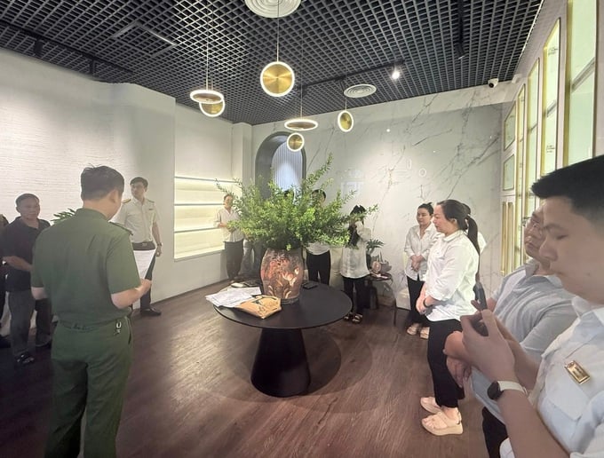 Cơ quan điều tra đọc lệnh khởi tố Vũ Nam Phương (tên thường gọi Vũ Hồng Phúc).