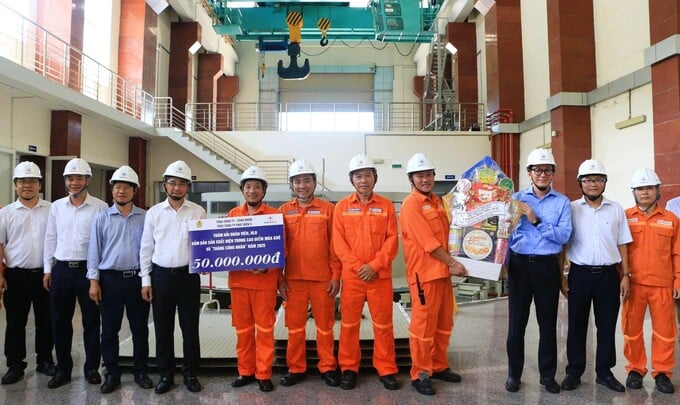 Tổng Công ty, Công đoàn EVNGENCO3 trao quà cho Đoàn viên, NLĐ tại Nhà máy Thủy điện Buôn Tua Srah