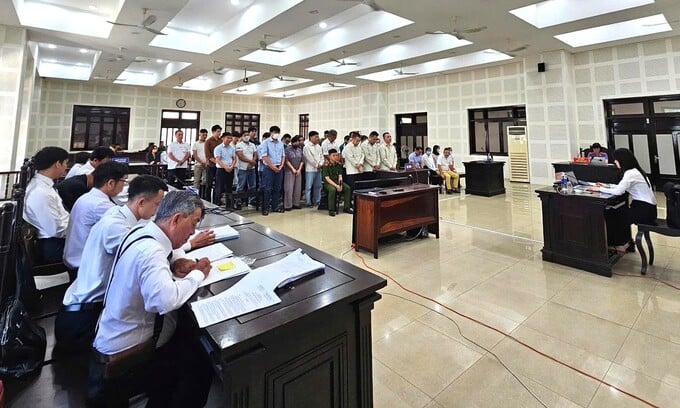 Quang cảnh phiên tòa