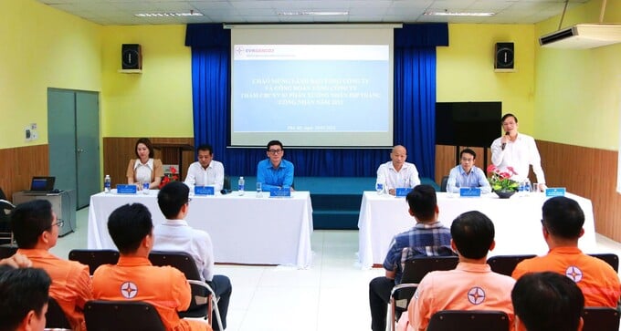 Lãnh đạo Công đoàn TCT trực tiếp lắng nghe, nắm bắt tâm tư nguyện vọng, tìm hiểu đời sống, việc làm của người lao động tại Công ty EPS
