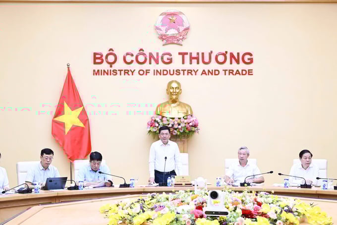 Bộ trưởng Nguyễn Hồng Diên kết luận cuộc họp.