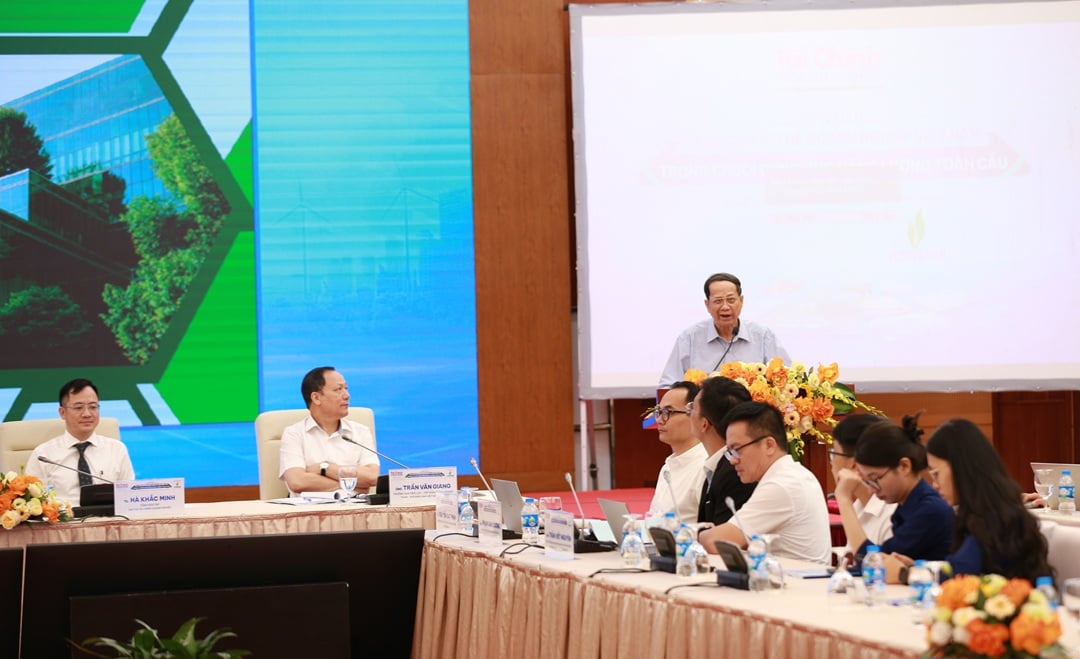 PGS.TS. Ngô Trí Long - nguyên Viện trưởng Viện Nghiên cứu thị trường giá cả - Bộ Tài chính cho rằng, để doanh nghiệp năng lượng có thể thực sự phát huy vai trò, cần có một hệ thống chính sách tài chính đồng bộ, hiệu quả nhằm hỗ trợ tiếp cận vốn, đổi mới công nghệ, nâng cao năng lực cạnh tranh và thích ứng với những biến động của thị trường năng lượng toàn cầu.