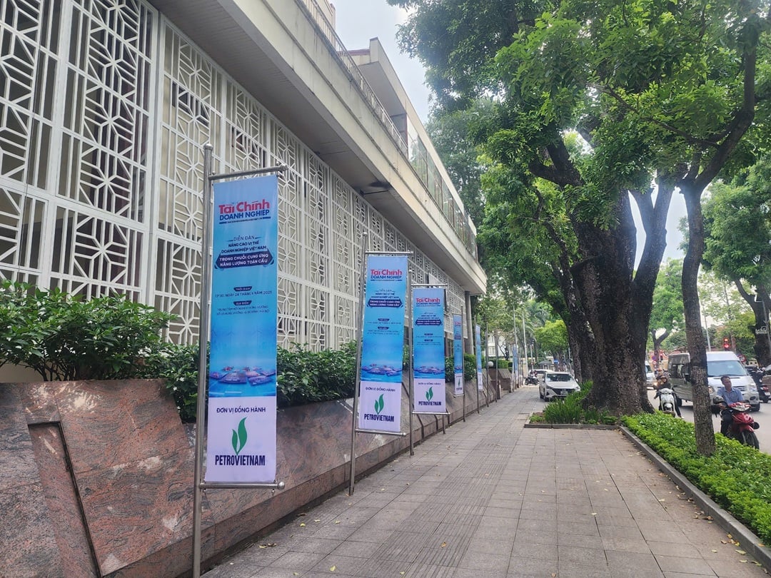 Một số hình ảnh Diễn đàn.