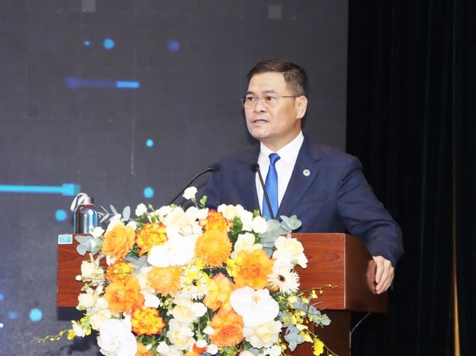 Thứ trưởng Bộ Tài chính Bùi Văn Khắng phát biểu.