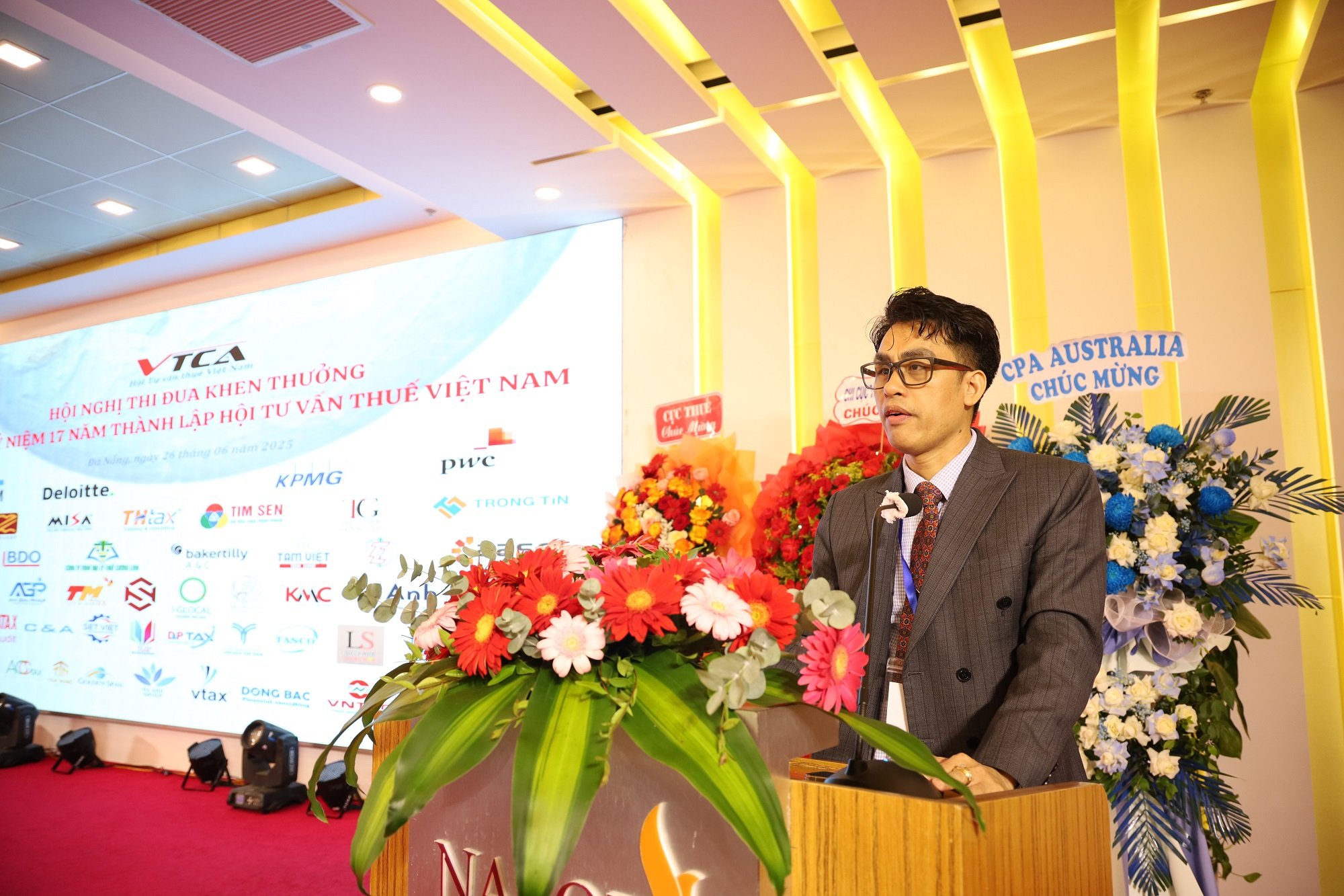 Tổng giám đốc Công ty TNHH Kế toán và Tư vấn Thuế Trọng Tín tham luận tại Hội nghị.