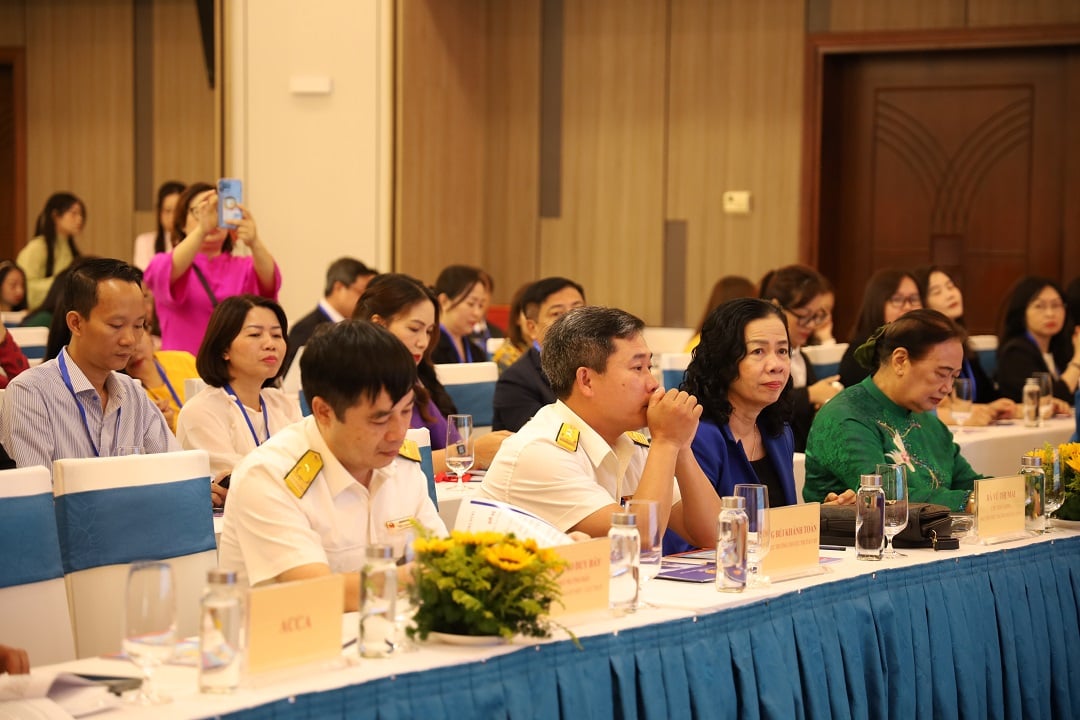 Tham dự Hội nghị có ông Bùi Khánh Toàn, Chi cục trưởng Chi cục Thuế Khu vực 12; ông Đào Duy Bẩy - Phó Ban Quản lý tuân thủ và hỗ trợ người nộp thuế, Cục Thuế; bà Vũ Thị Mai, Chủ tịch Hội Kiểm toán viên hành nghề Việt Nam, nguyên Thứ trưởng Bộ Tài chính; các Ủy viên Ban Chấp hành VTCA, đại diện các hội viên tiêu biểu trên phạm vi cả nước.