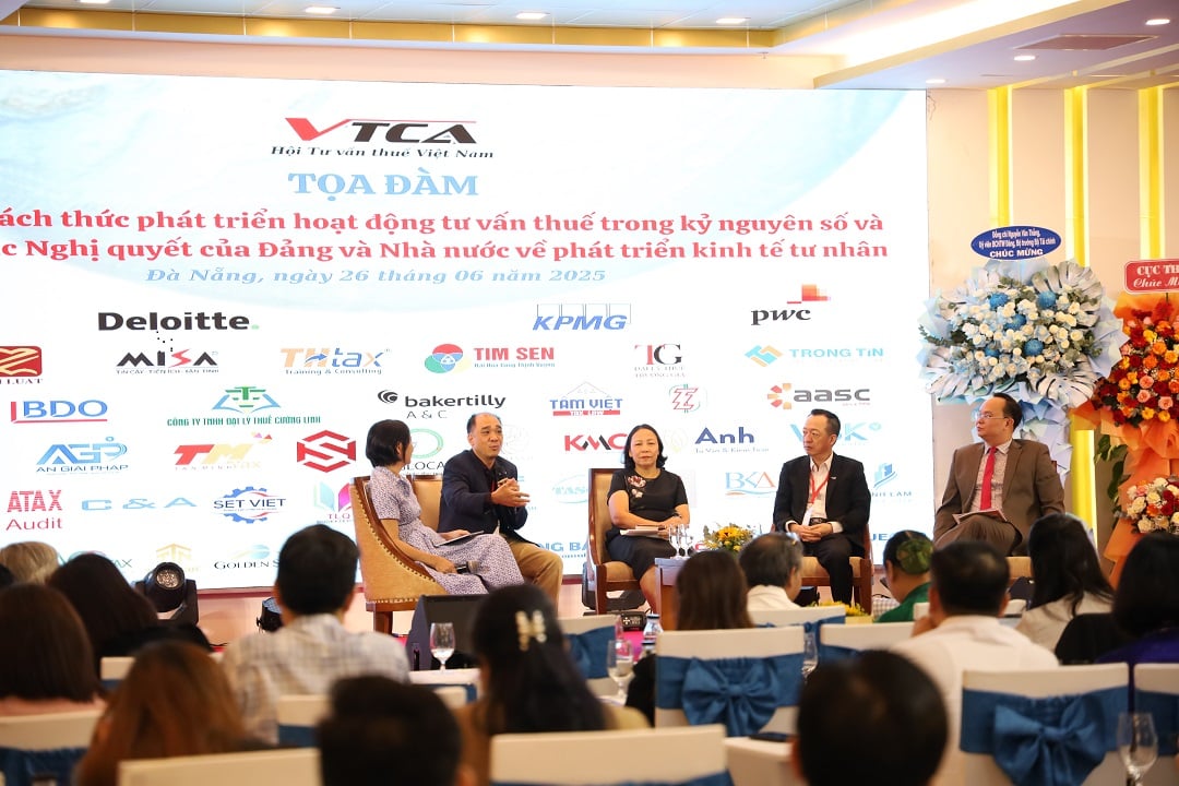 Các diễn giả tham dự phiên 1: Thách thức của nghề tư vấn thuế trong kỷ nguyên số, hội nhập và ứng dụng trí tuệ nhân tạo (AI)