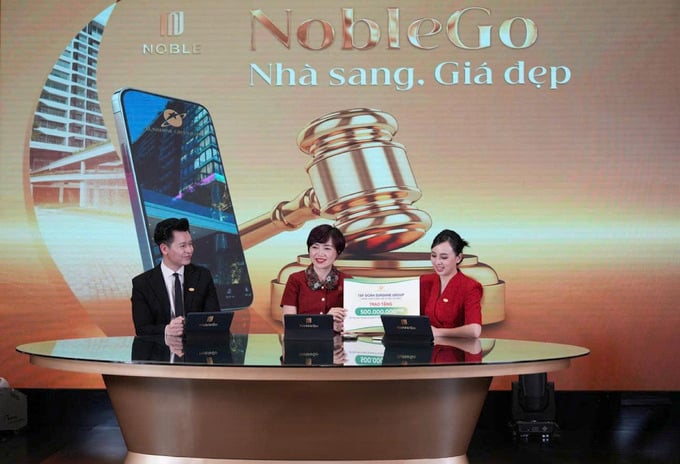 Toàn bộ quá trình được diễn ra minh bạch trên sóng Truyền hình Quốc gia, đúng với tâm huyết mà Sunshine Group theo đuổi: không chỉ bán nhà chất lượng cao với giá tốt nhất, mà còn lan tỏa tinh thần tương thân tương ái, lá lành đùm lá rách, góp phần xây dựng cộng đồng nhân ái và bền vững.