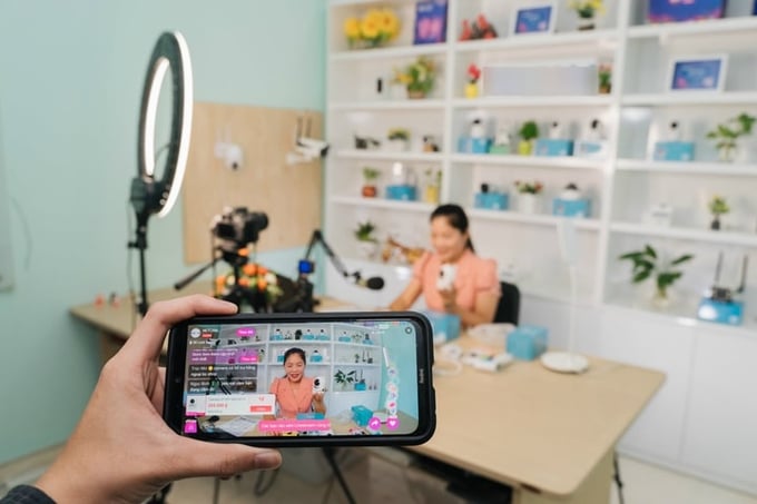 Thuế từ kinh doanh online đổ mạnh vào ngân sách.